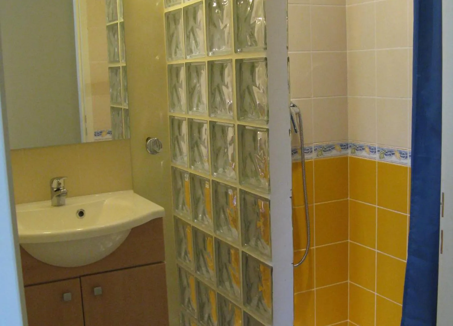 Gites Des Camparros Nailloux Guest house