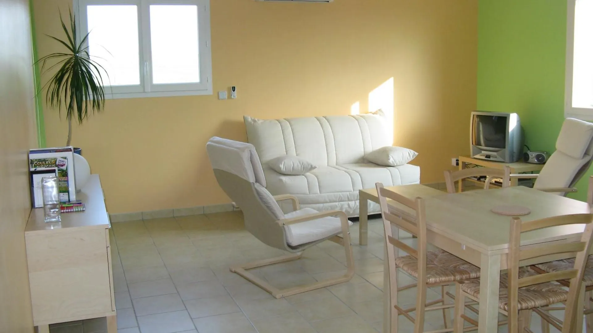 Gites Des Camparros Nailloux 3*,