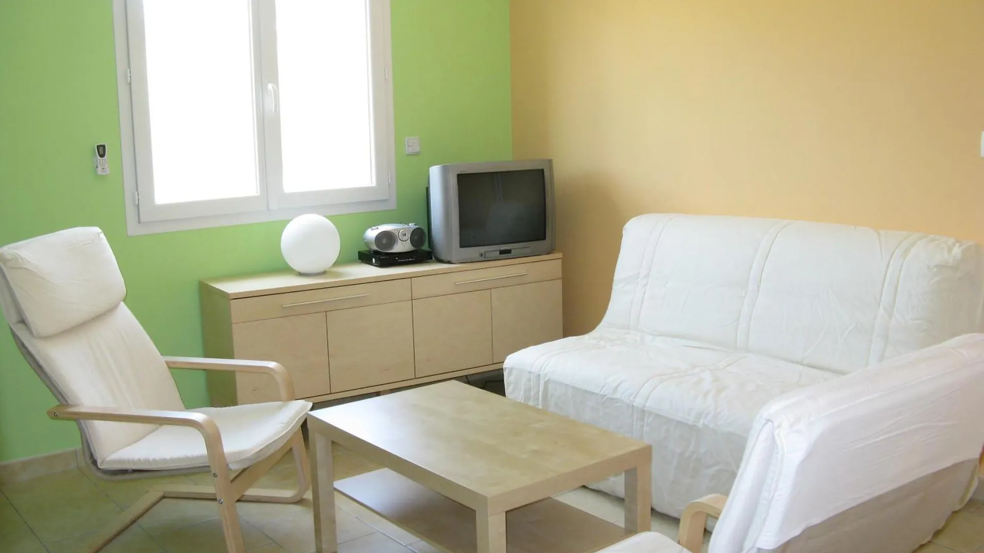 Gites Des Camparros Nailloux Guest house